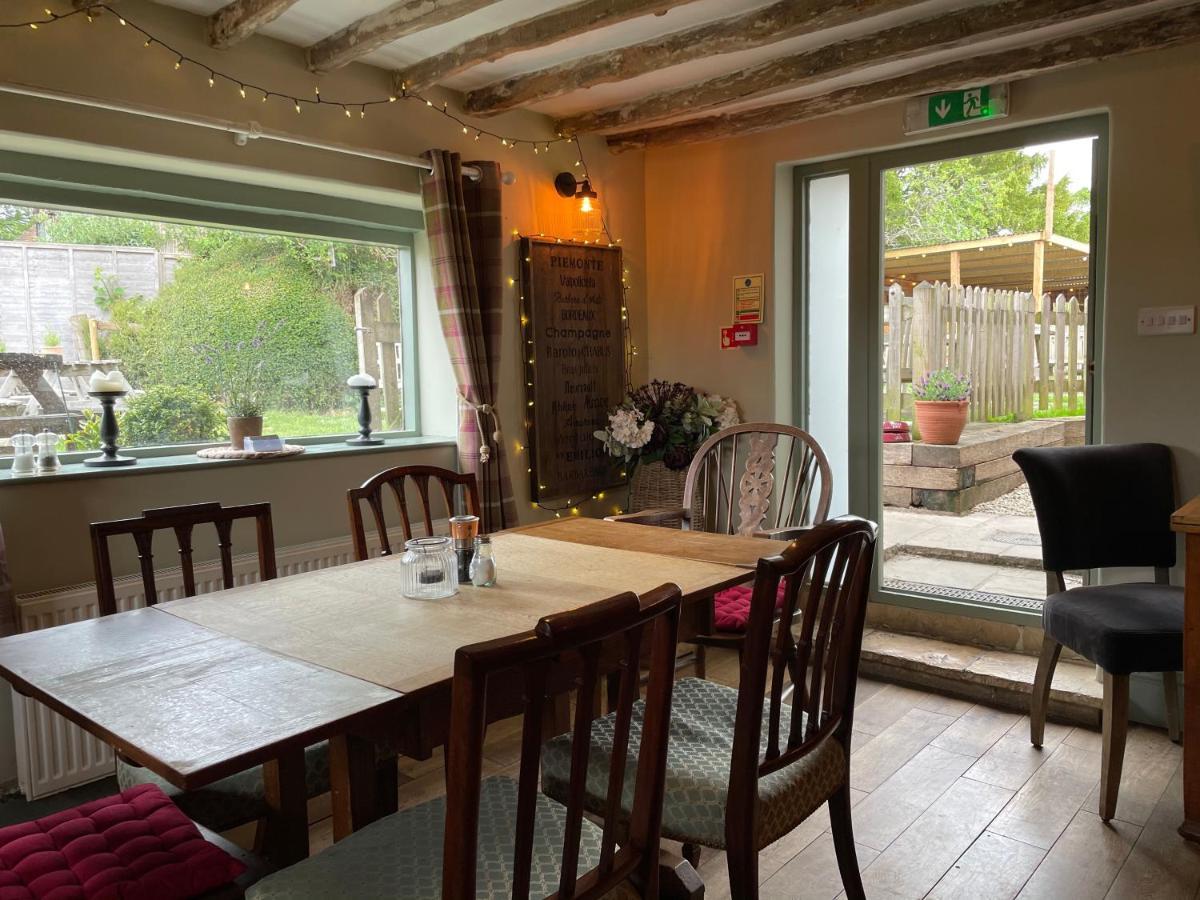 The Windmill Inn Horsham Exterior photo