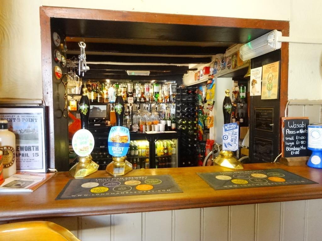 The Windmill Inn Horsham Exterior photo